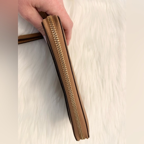 Coach Accordion Zippered Pebbled Leather Long Wristlet NWT - Picture 8 of 16